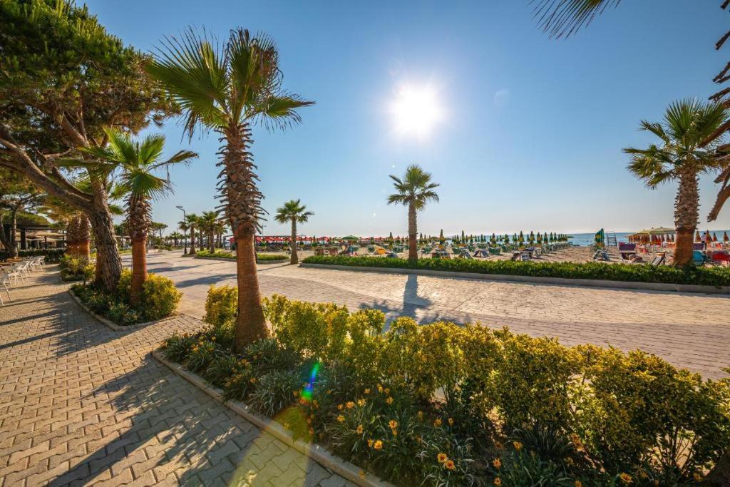 Merar Hotel Golem  Zewnętrze zdjęcie